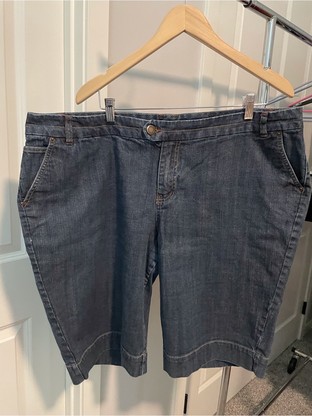 Avenue Women's Blue Cropped Denim Shorts